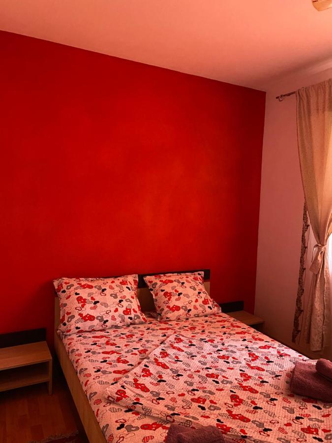 Apartamento Apartament Ally'S Orşova Exterior foto